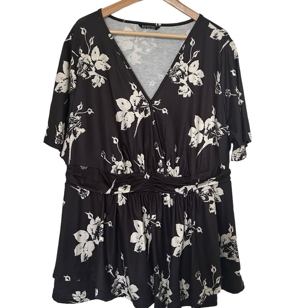 BLOOMCHIC Floral Print V Neck Ruffle Ruched T-shirt